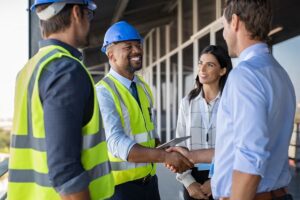 Image of a contractor and client shaking hands.