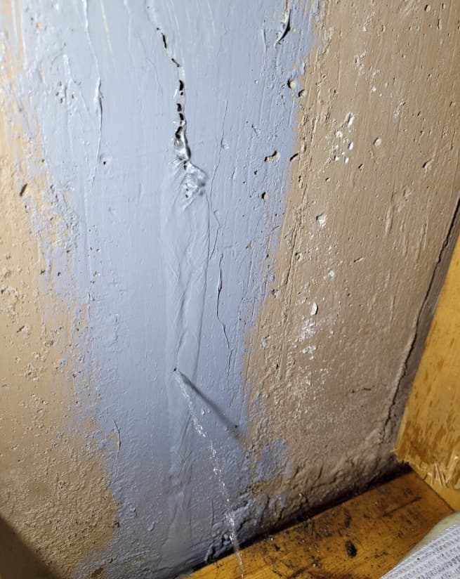 Image of a water leak in a foundation wall.