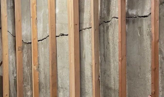 Image of “Horizontal crack in basement foundation.