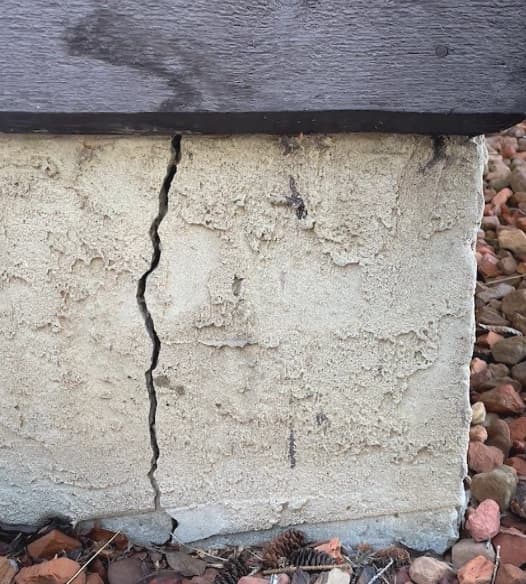 Image of outdoor foundation corner crack.