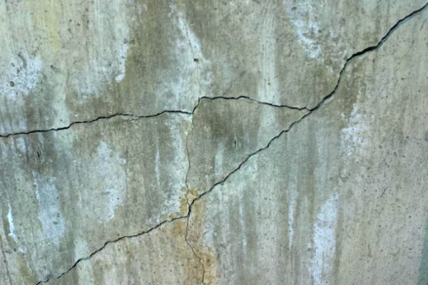 Horizontal foundation cracks